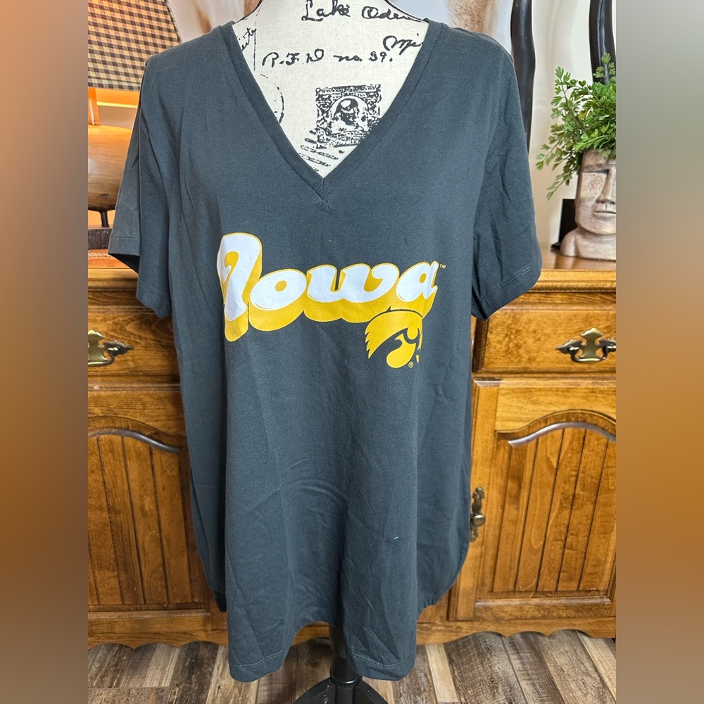 Iowa V-Neck T-Shirt NWOT